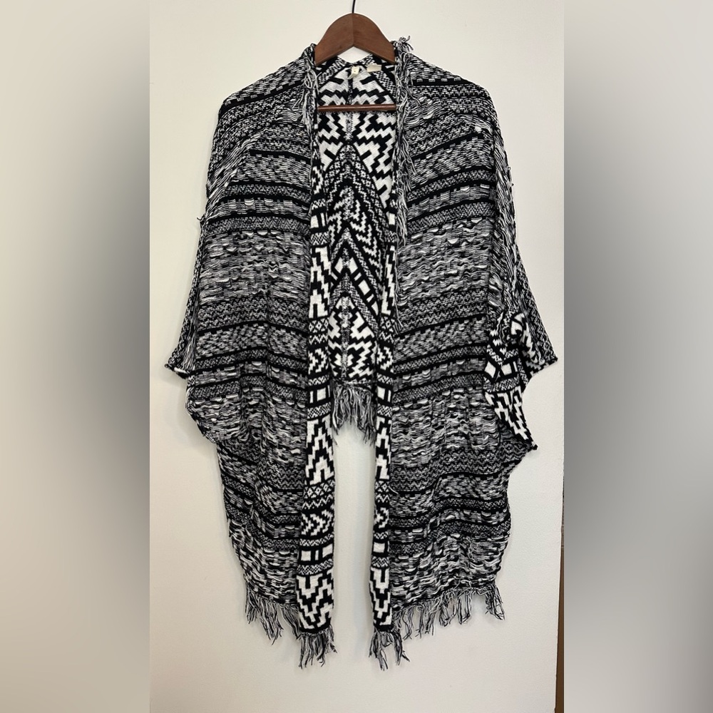 Anthropologie Moth Black and White Geometric Patterned Poncho